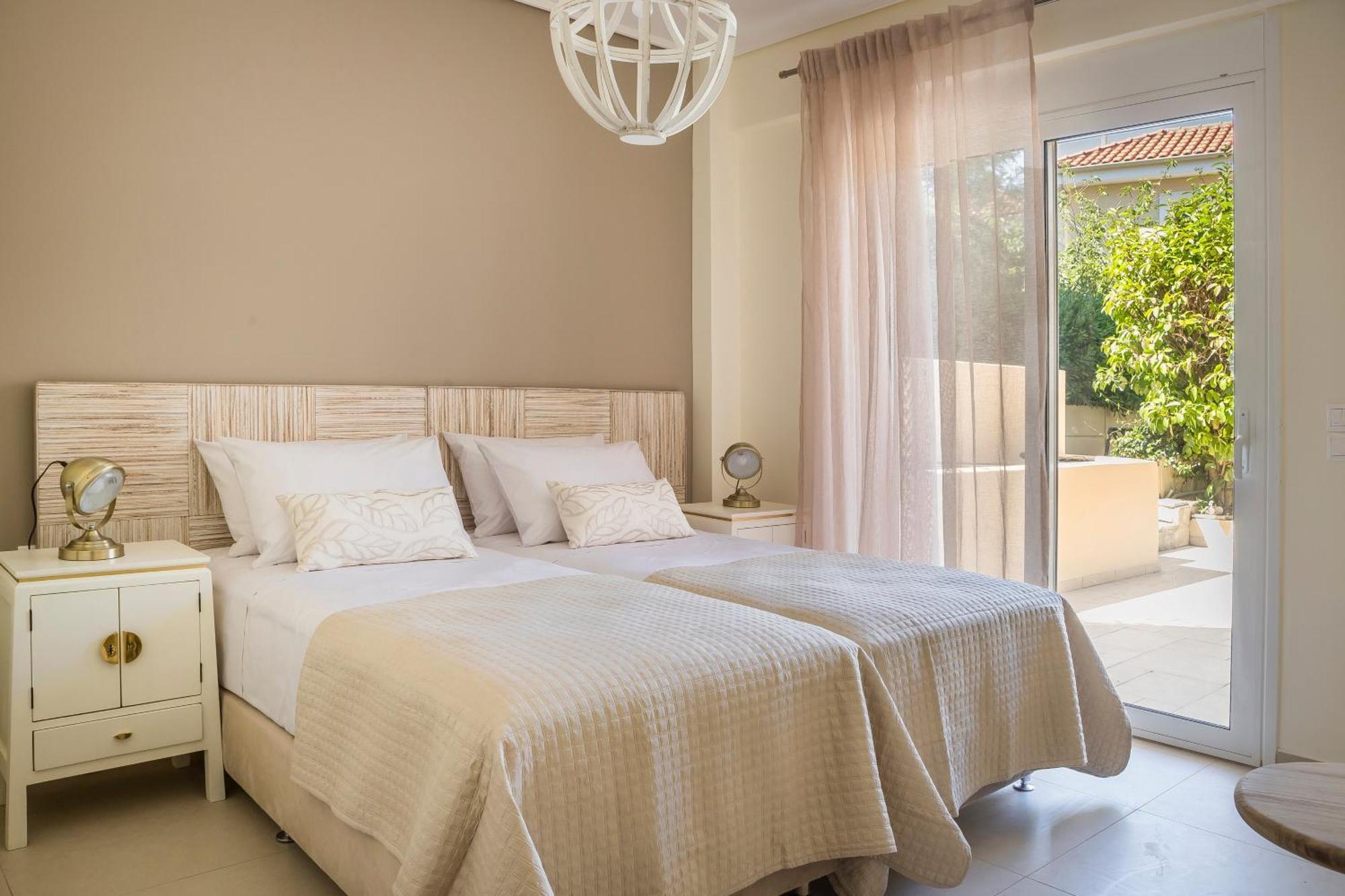 Meliti Waterfront Suites 카라보밀로스 외부 사진