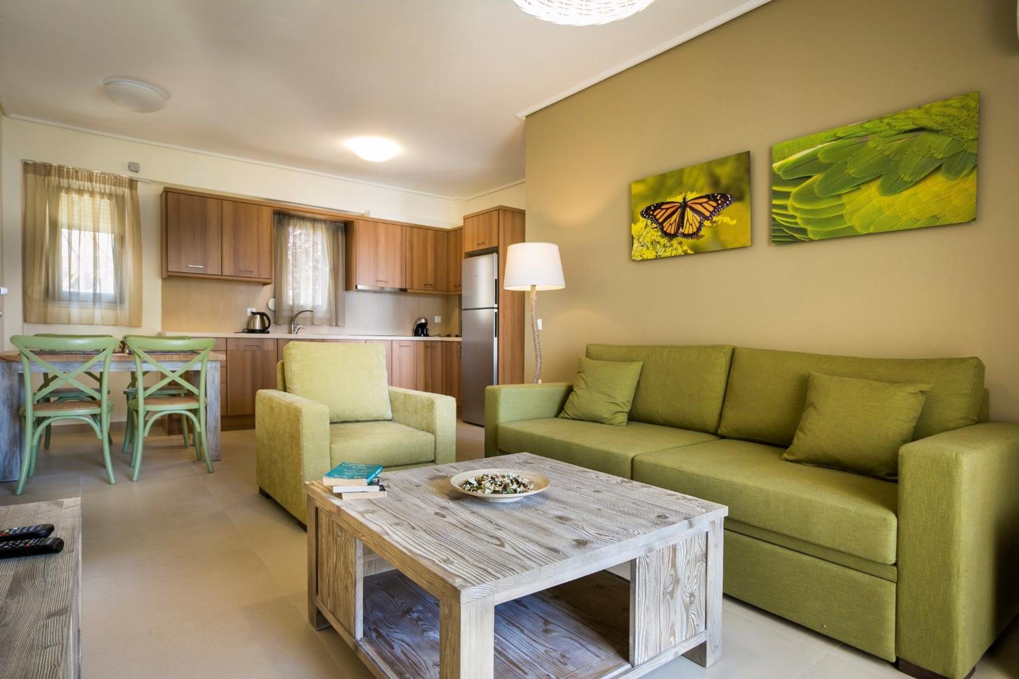 Meliti Waterfront Suites 카라보밀로스 외부 사진