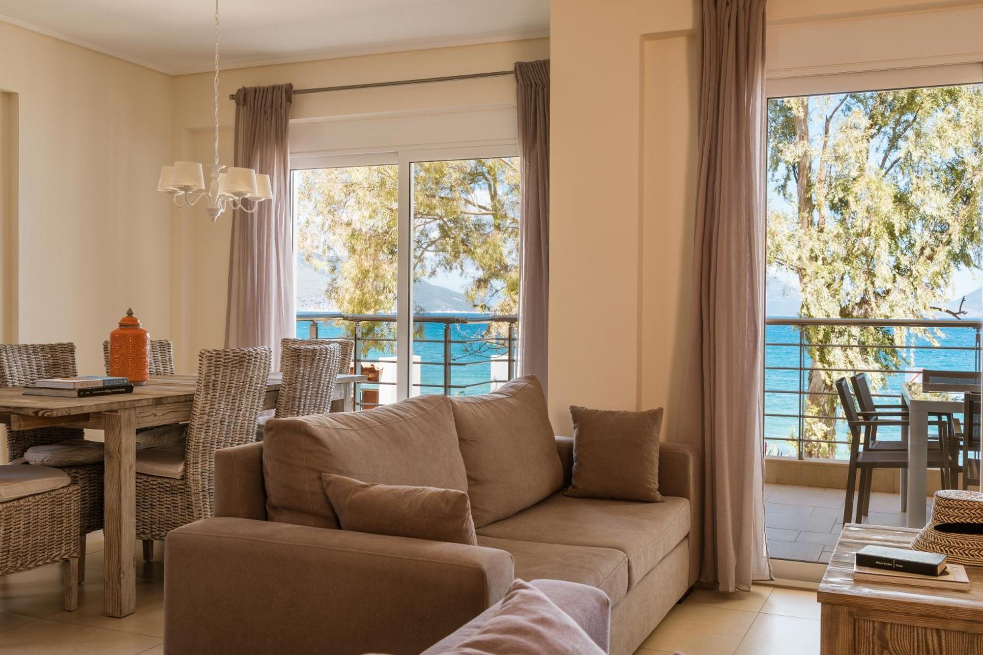 Meliti Waterfront Suites 카라보밀로스 외부 사진